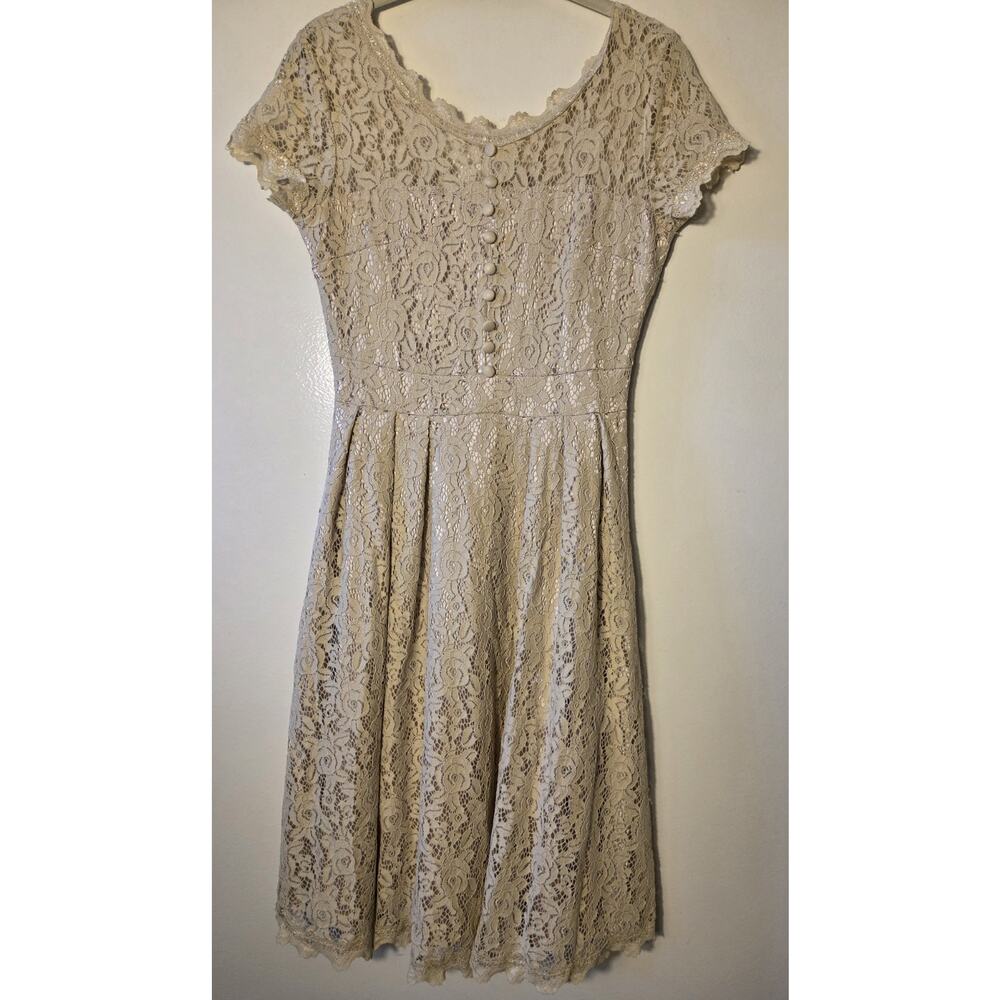 Lace Floral Dress Beige Knee Length Size S Lined Stretch Short Sleeve Romantic